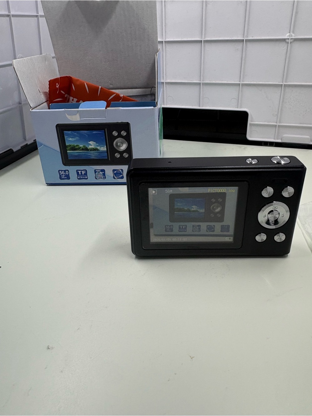 Compact Digital Camera - Black - Picture 6 of 7